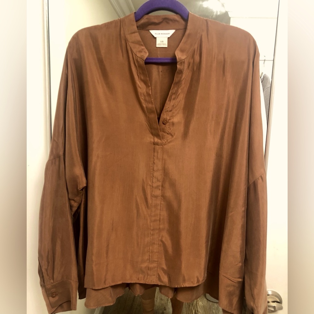 CLUB MONACO beautiful coppery color. Amazing fabrics. Low poof sleeves
